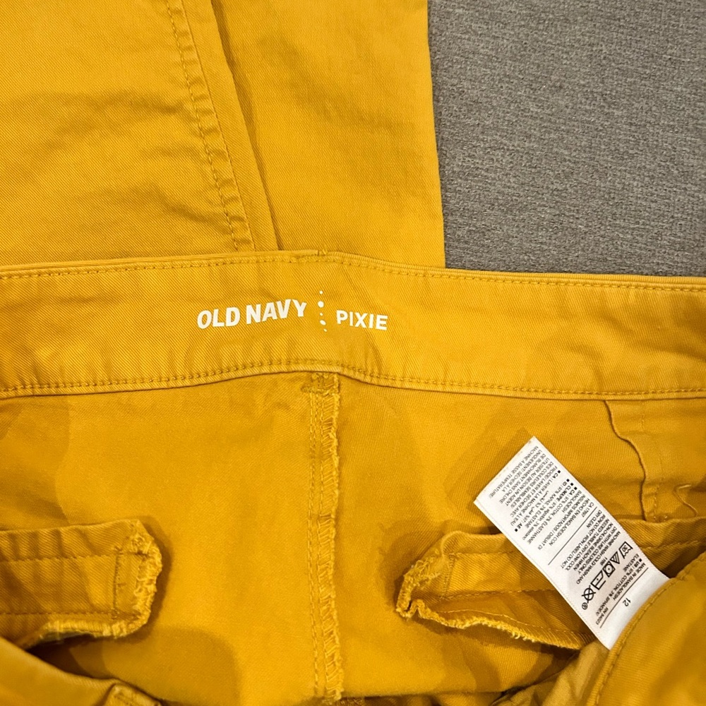 Old navy pixie pants - Picture 3 of 4
